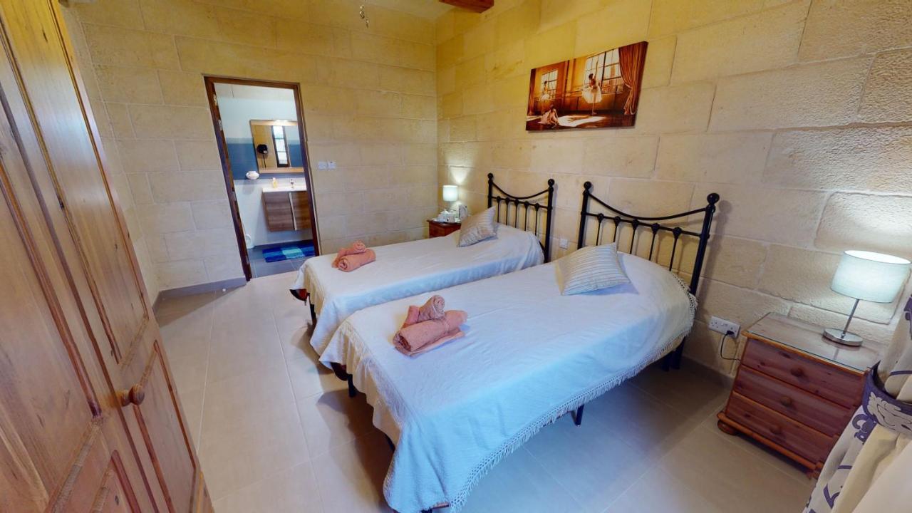 Qala Bed&Breakfast With Swimming Pool - Il-Wenniessa Bagian luar foto