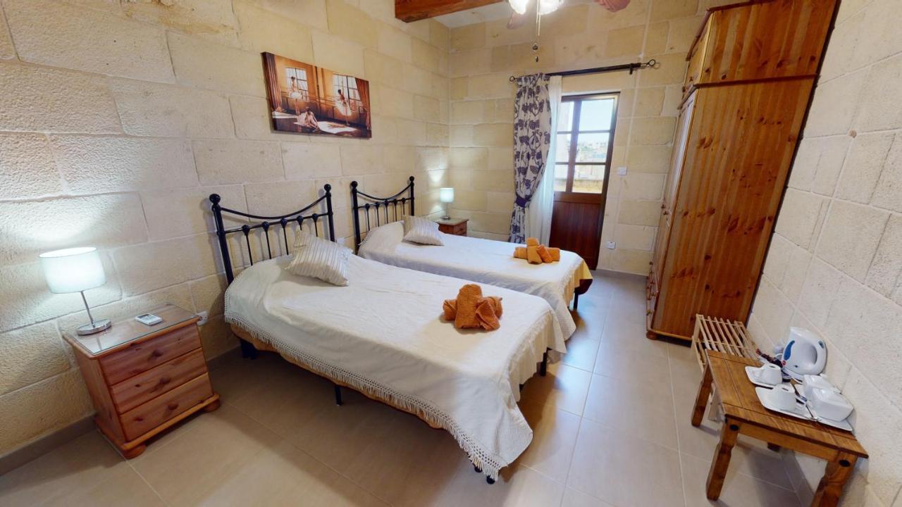 Qala Bed&Breakfast With Swimming Pool - Il-Wenniessa Bagian luar foto