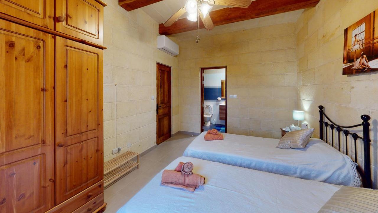 Qala Bed&Breakfast With Swimming Pool - Il-Wenniessa Bagian luar foto