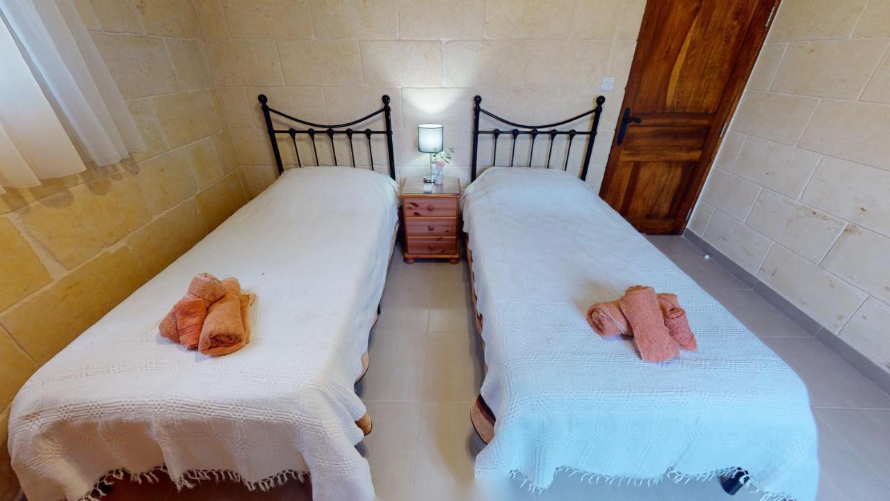 Qala Bed&Breakfast With Swimming Pool - Il-Wenniessa Bagian luar foto