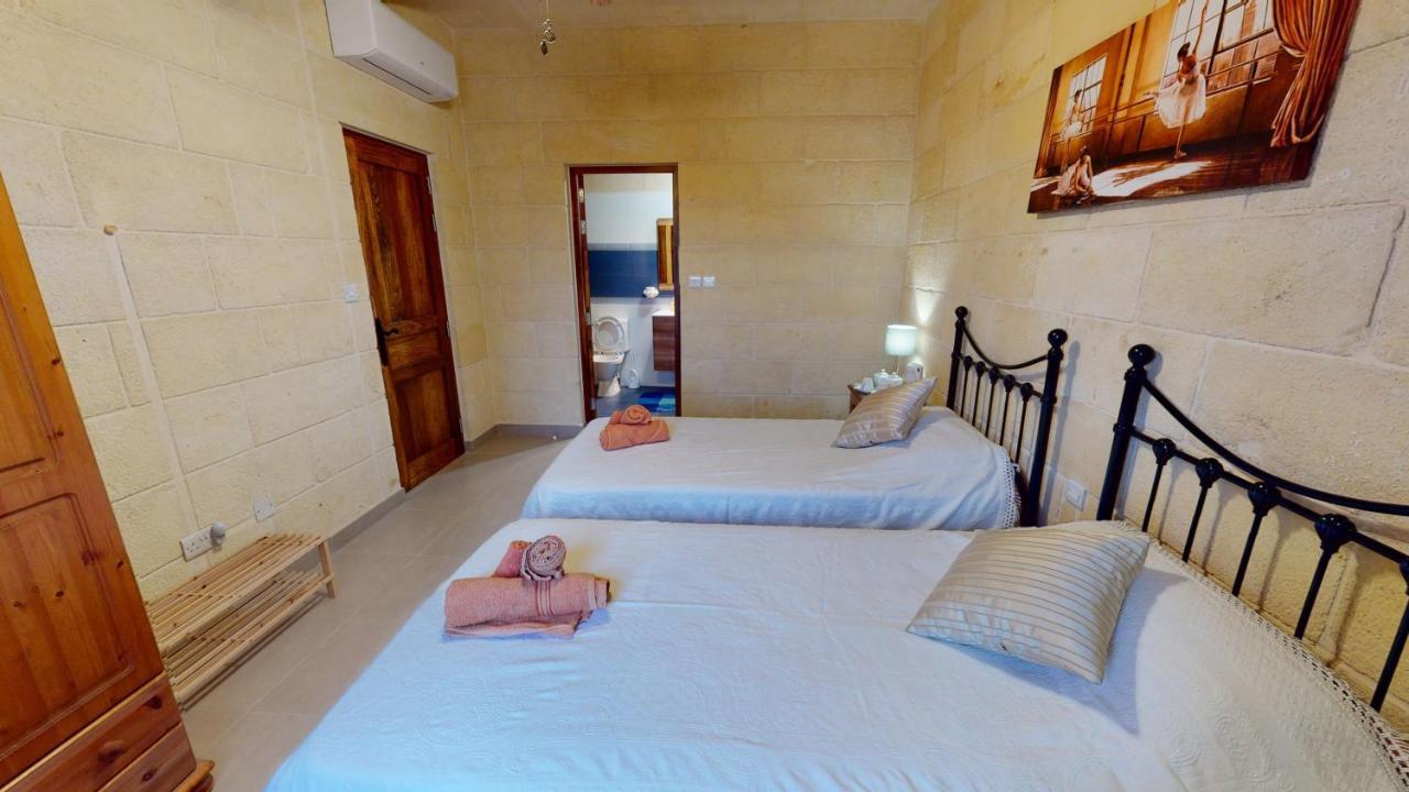 Qala Bed&Breakfast With Swimming Pool - Il-Wenniessa Bagian luar foto