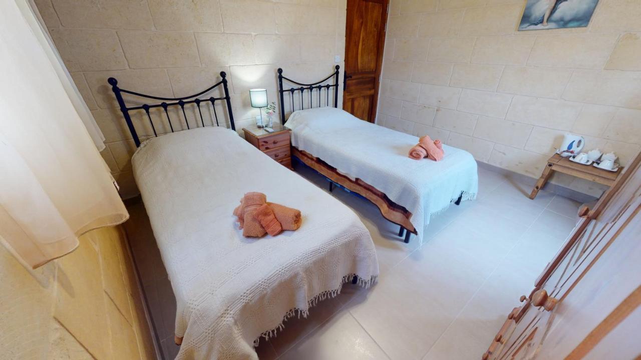 Qala Bed&Breakfast With Swimming Pool - Il-Wenniessa Bagian luar foto