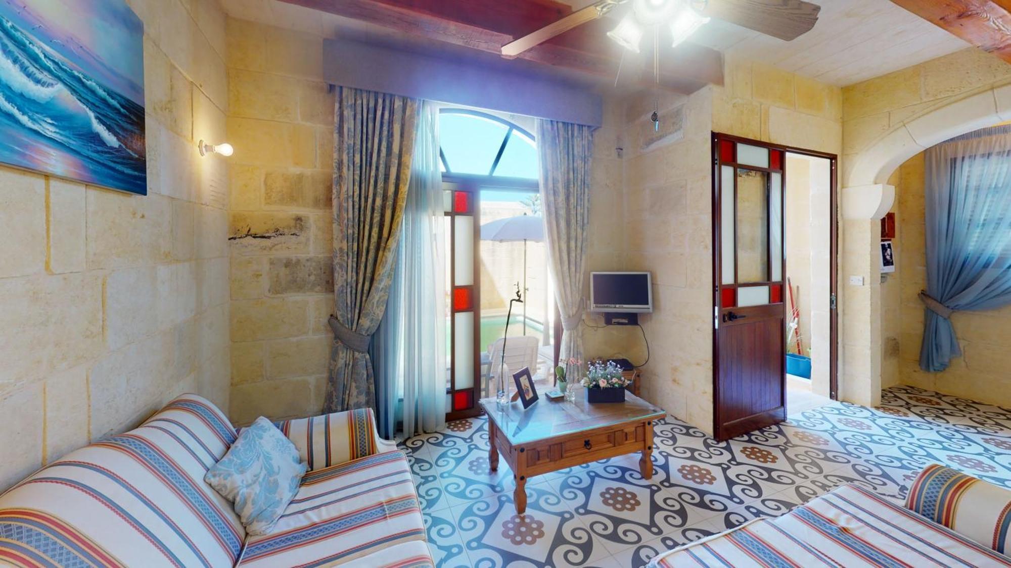 Qala Bed&Breakfast With Swimming Pool - Il-Wenniessa Bagian luar foto